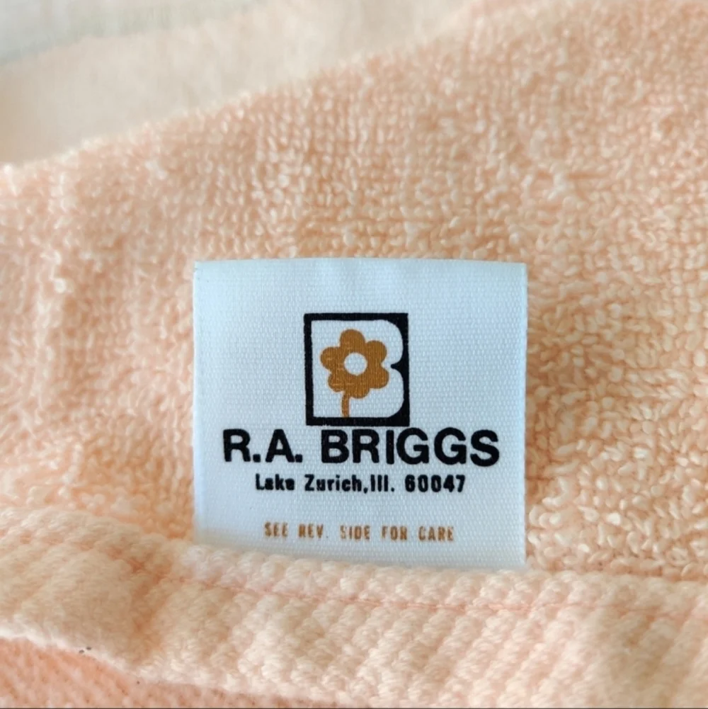 Vintage White Cat on Peach color Bath Towel Set